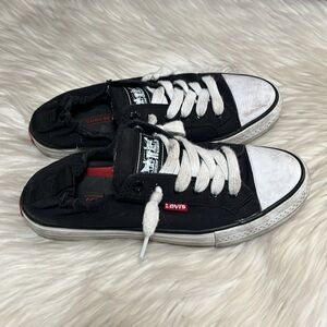 Girls Levi’s Shoes size 6.5 Black